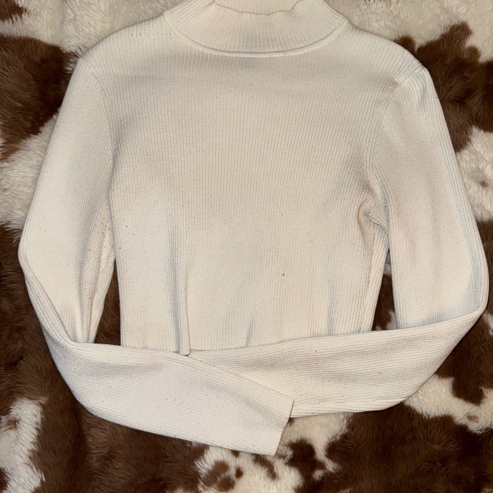 Elegant White Ribbed Turtleneck Sweater